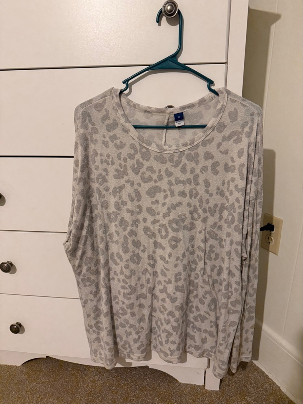Old Navy Light Gray Leopard Print Long Sleeve Top